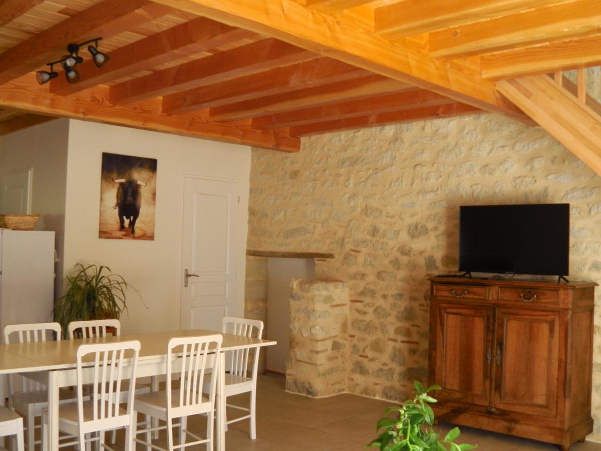 Location Meublee Au Milieu D'Un Ecrin De Verdure Aux Vieux Fours Noaillac ภายนอก รูปภาพ